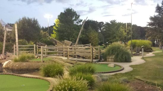 Mulligan's Island Golf & Entertainment