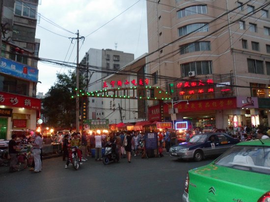 Zhengning Road Night Market