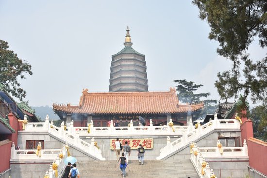 Eight Great Temples (Ba Da Chu Park)