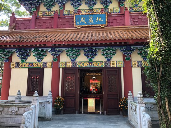 Po Lin (Precious Lotus) Monastery
