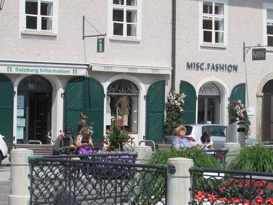 Tourist Information Mozartplatz