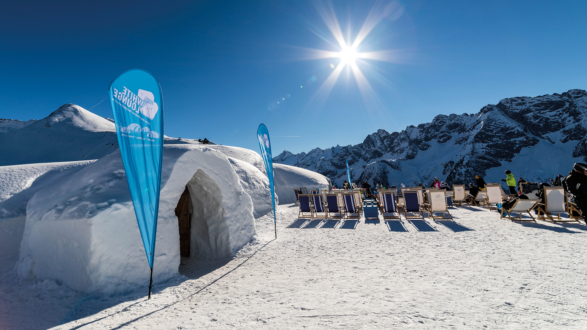White Lounge