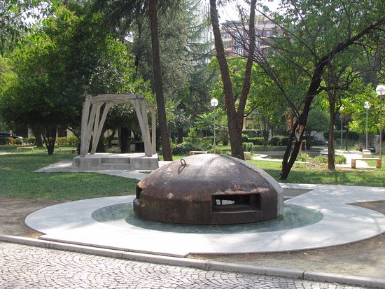 Postbllok - Checkpoint Monument