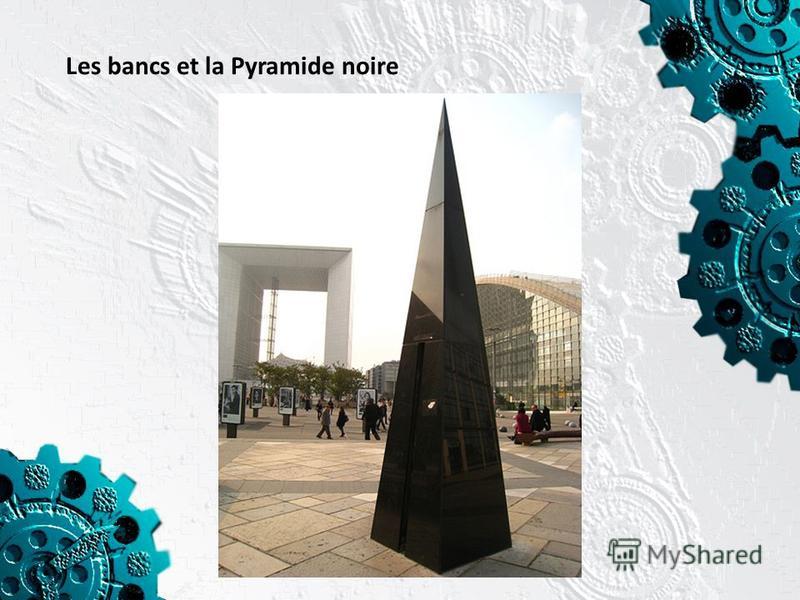 Les Bancs et la Pyramide Noire