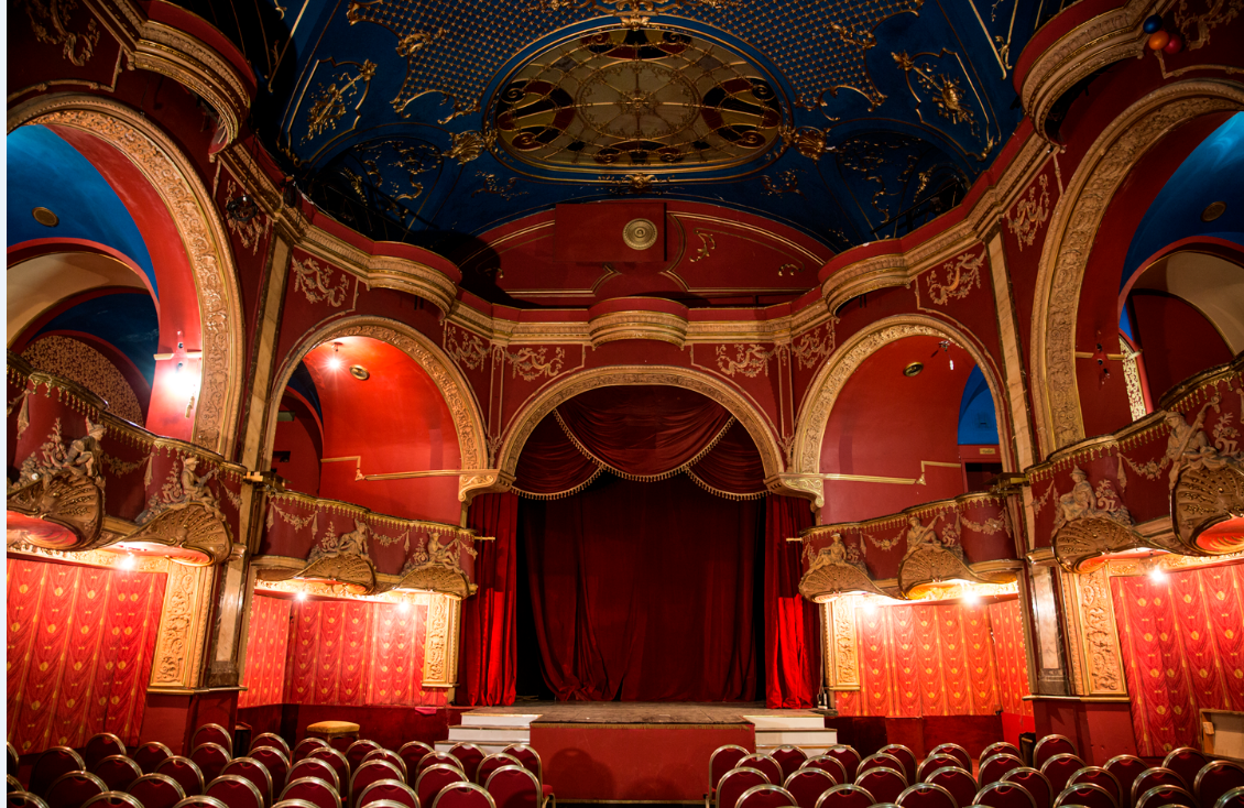 Momentan Társulat - Improvisation Theater