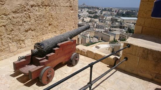 Gunpowder Magazine, Silos, WWII shelters & Battery