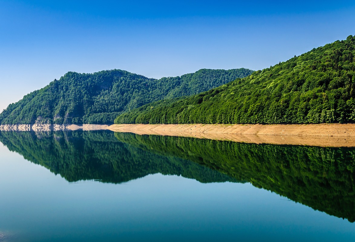 Yimeng Lake
