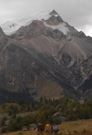Shangrila Adventure(Trekking in Mount Genyen & YaLa Snow Mountain)