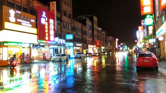Yuanshan Night Market