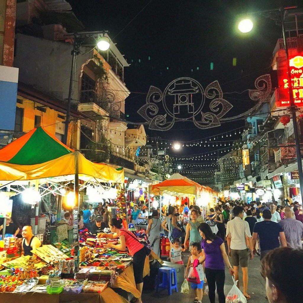 Huludun Tourism Night Market