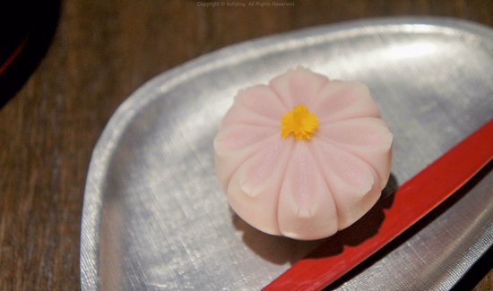 Mikazuki Wagashi