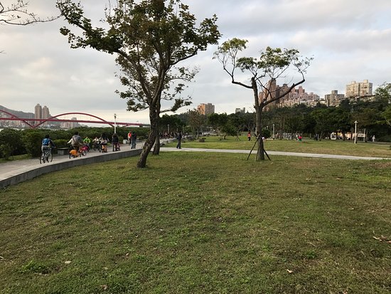 Guan Du Riverside Park