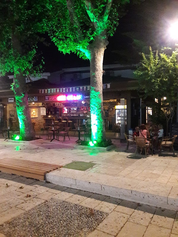 Kiss Bar