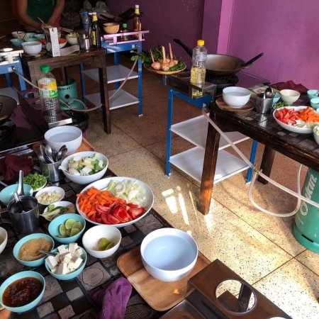 May Kaidee's Cooking School