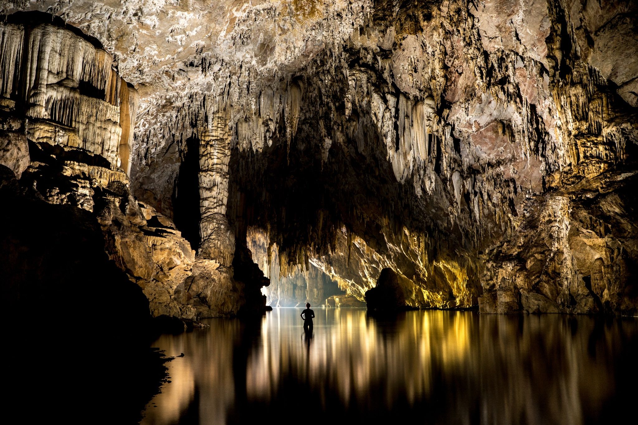 Tham Lod Cave
