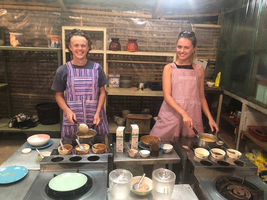 Charlie and Leks Thai cooking classes
