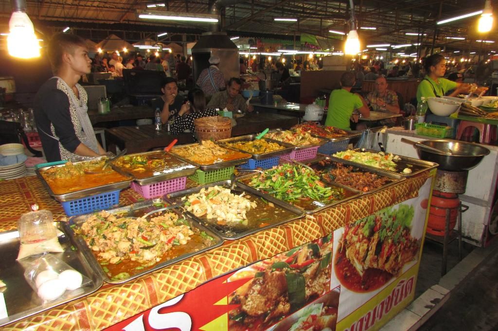 Thepprasit Road Nightmarket