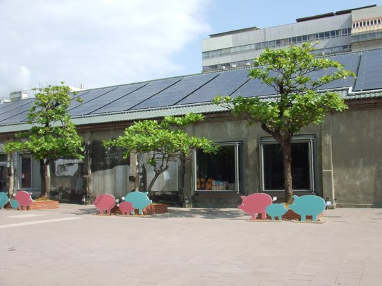 The Eslite Spectrum Bookstore - Bo Er