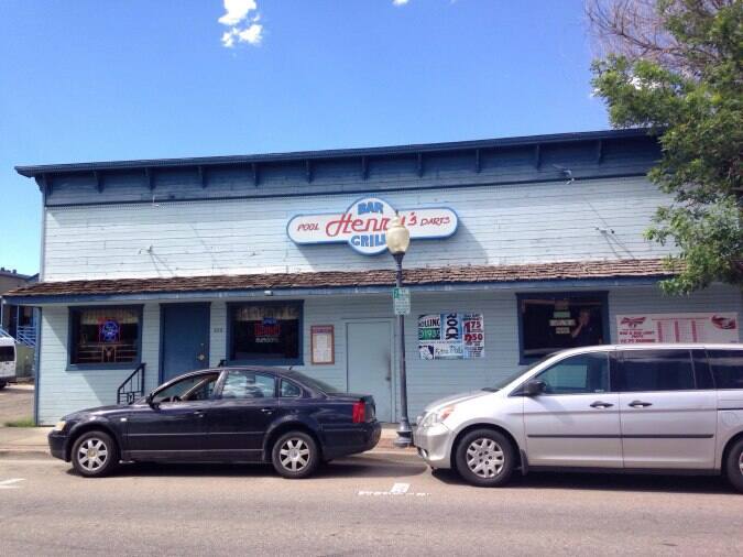 Henry's Bar and Grill