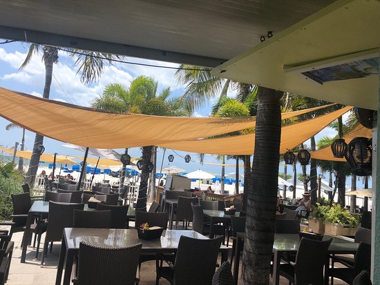 Bongos Beach Bar & Grille