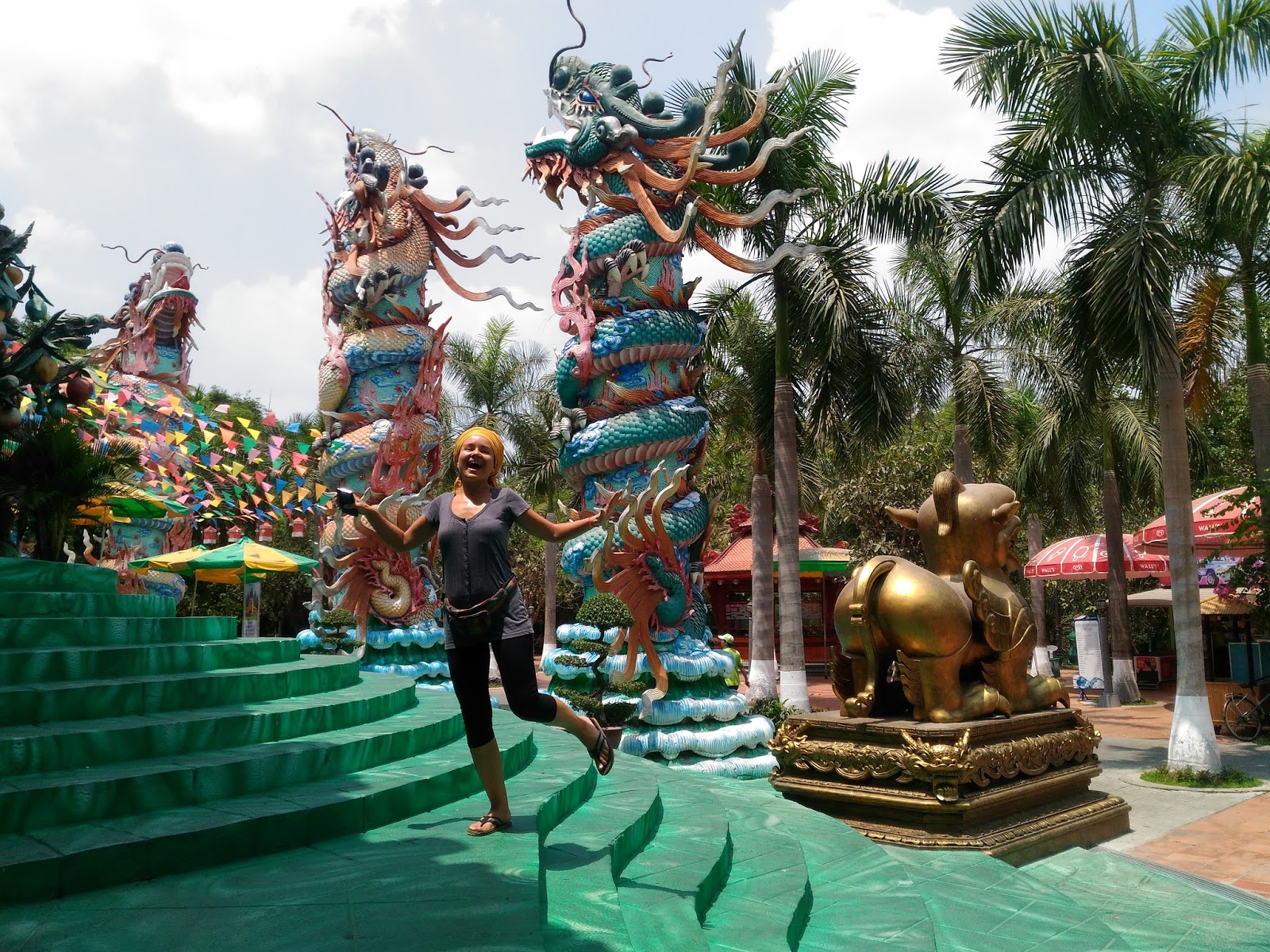Suoi Cat Amusement Park