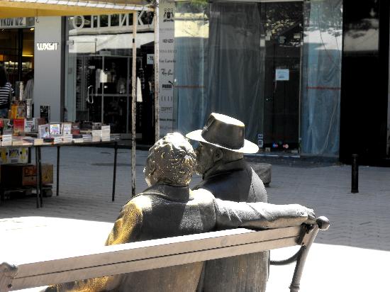 Statue of Slaveikovs
