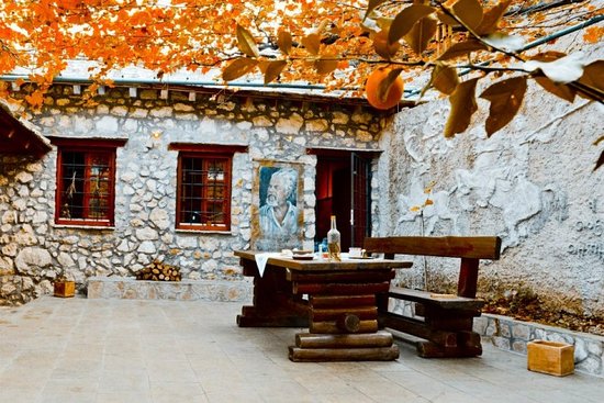 The Mak House / Makova Hia