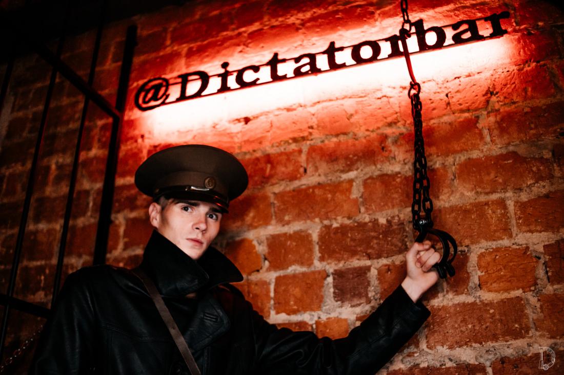 Dictator Bar