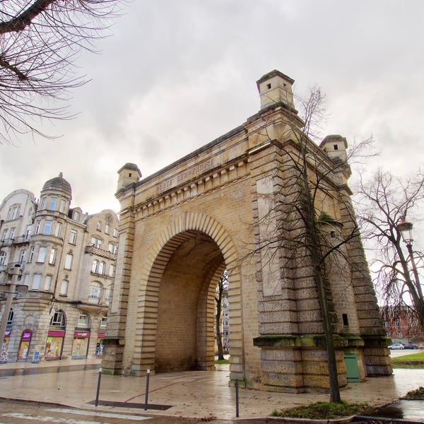 Porte Serpenoise