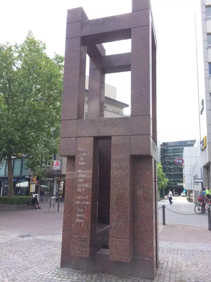 Albert Einstein Denkmal