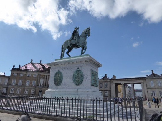 Rytterstatue af Frederik V