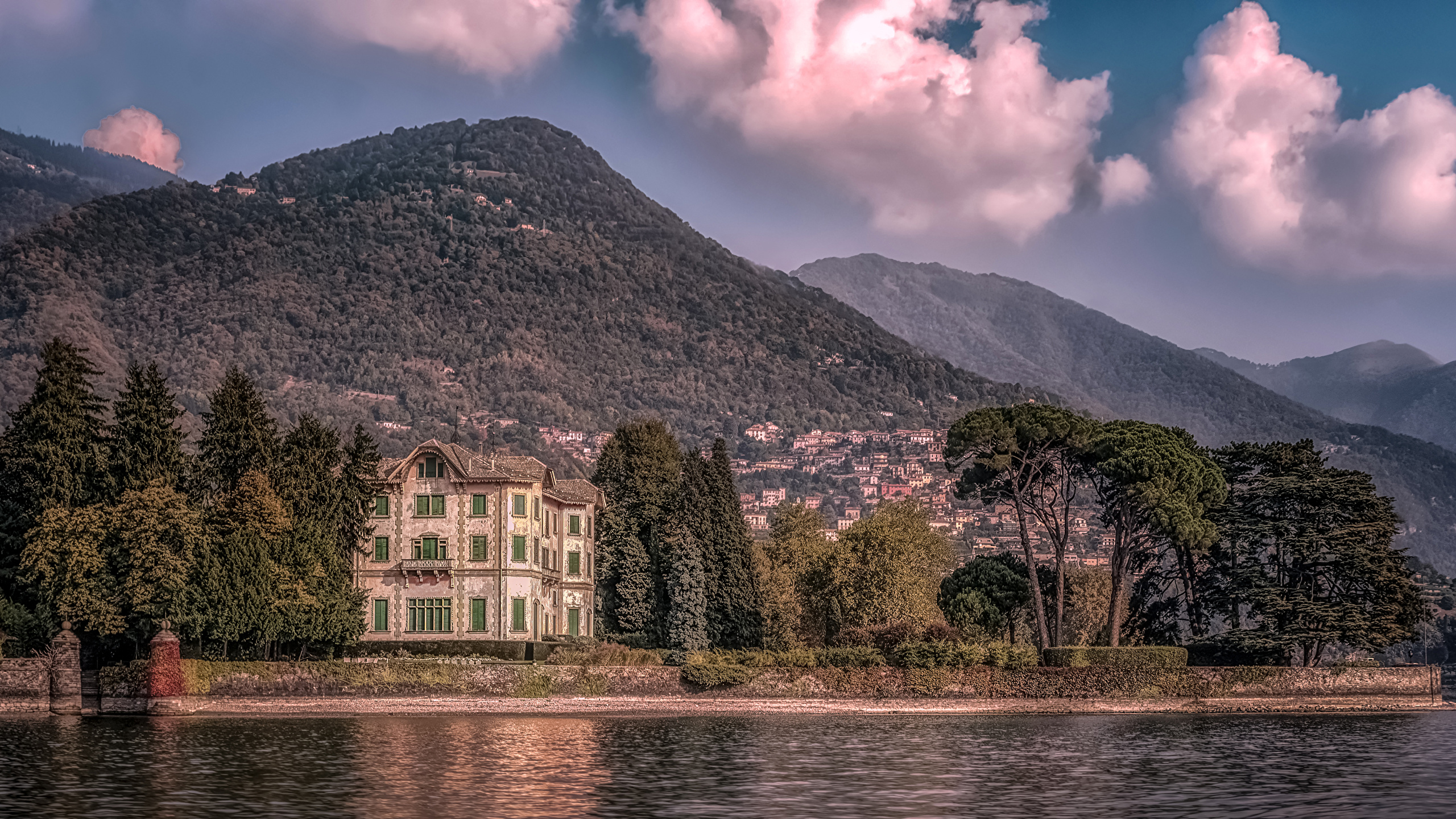 Lake Como Green Land