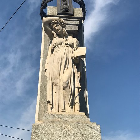 Statua di Santorre di Santa Rosa