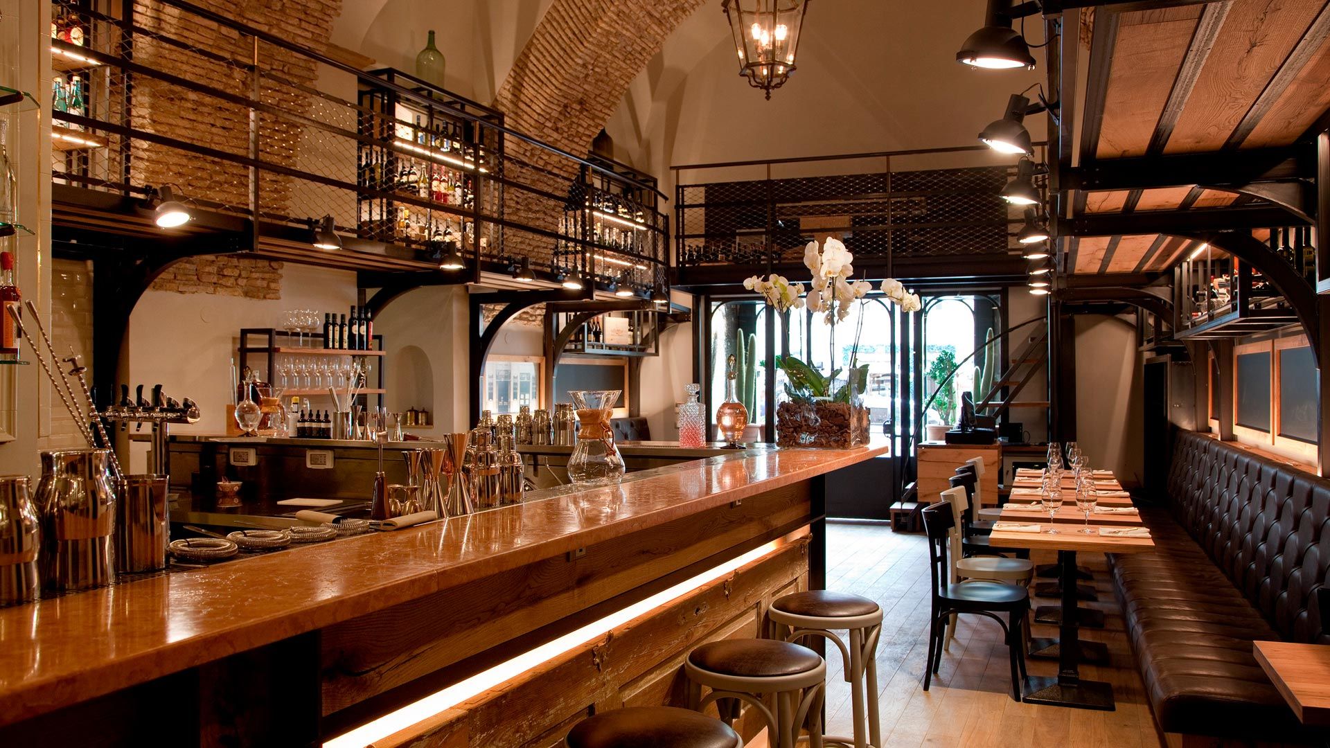 Bar Roma room