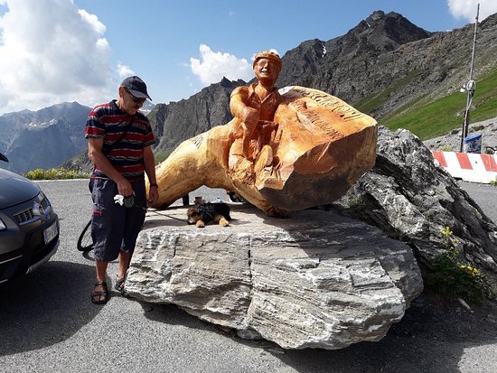 Monumento a Michele Scarponi