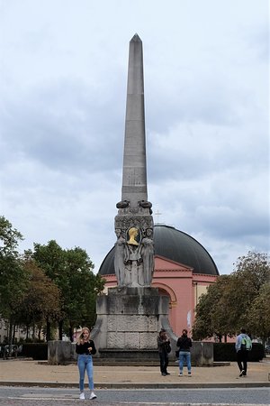 Alice - Denkmal