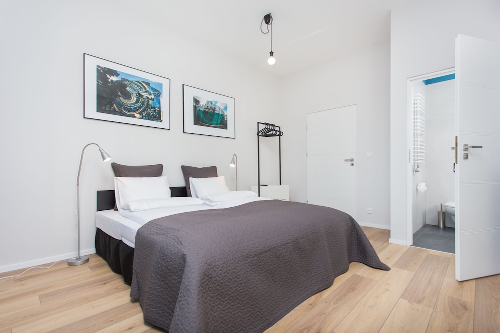 Room Outlet