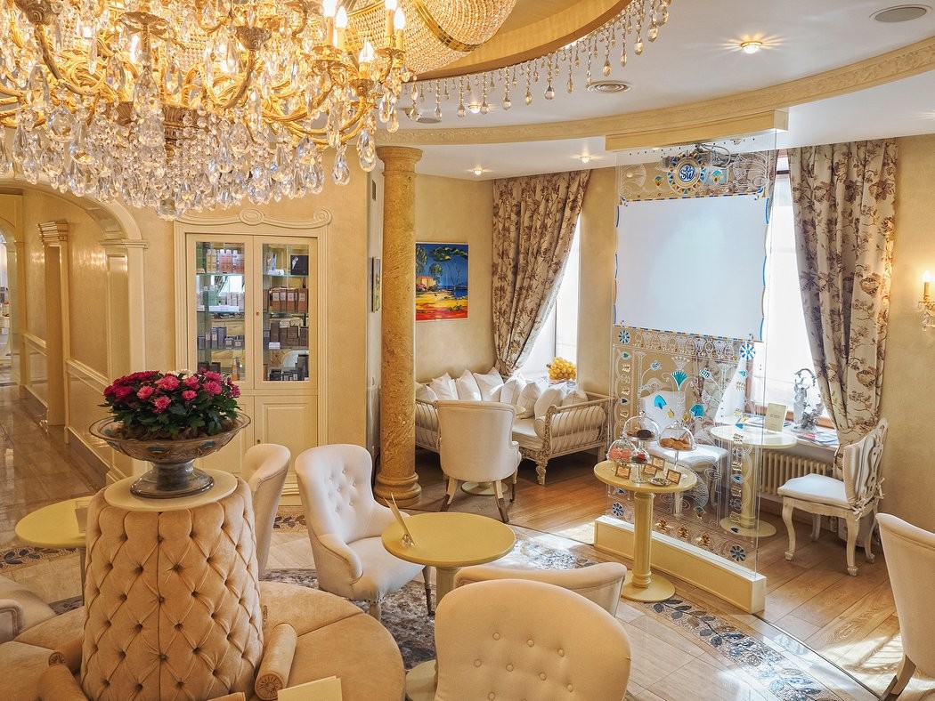 Crystal Spa & Lounge