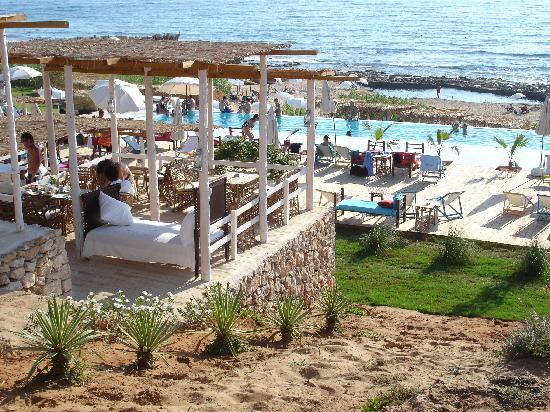 LAZY B BEACH CLUB