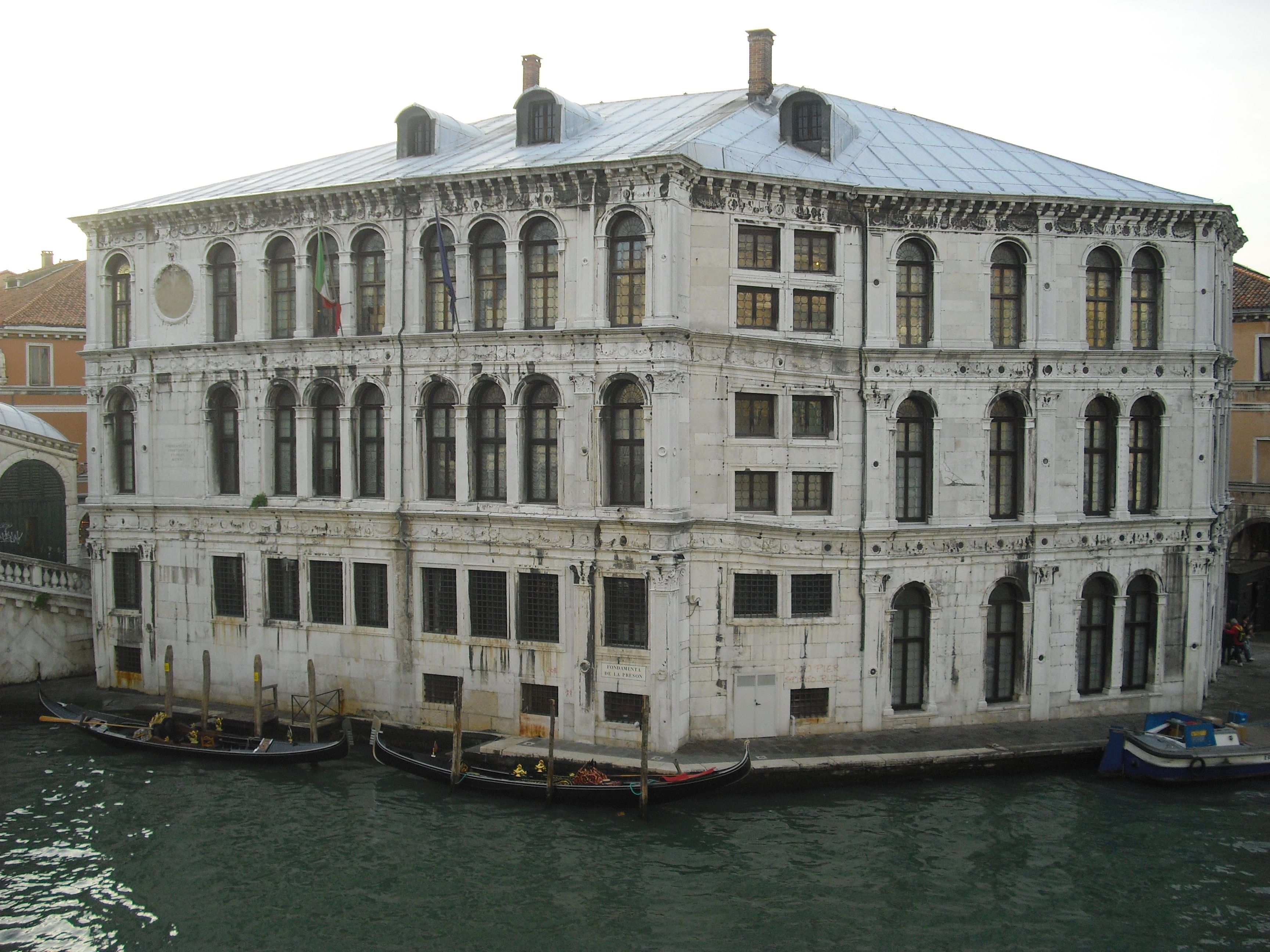 Palazzo dei Camerlenghi