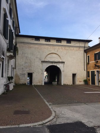 Porta Santi Quaranta