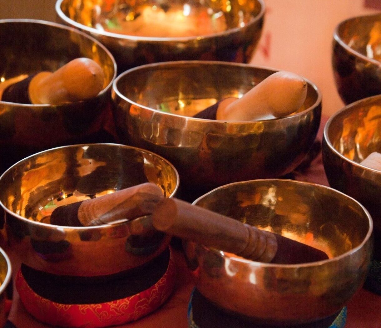 SOUND MASSAGE WITH TIBETAN SINGING BOWLS