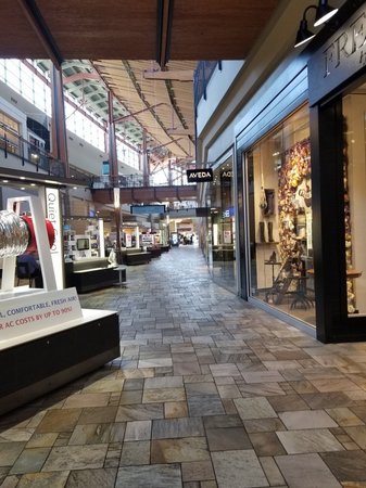 FlatIron Crossing Mall