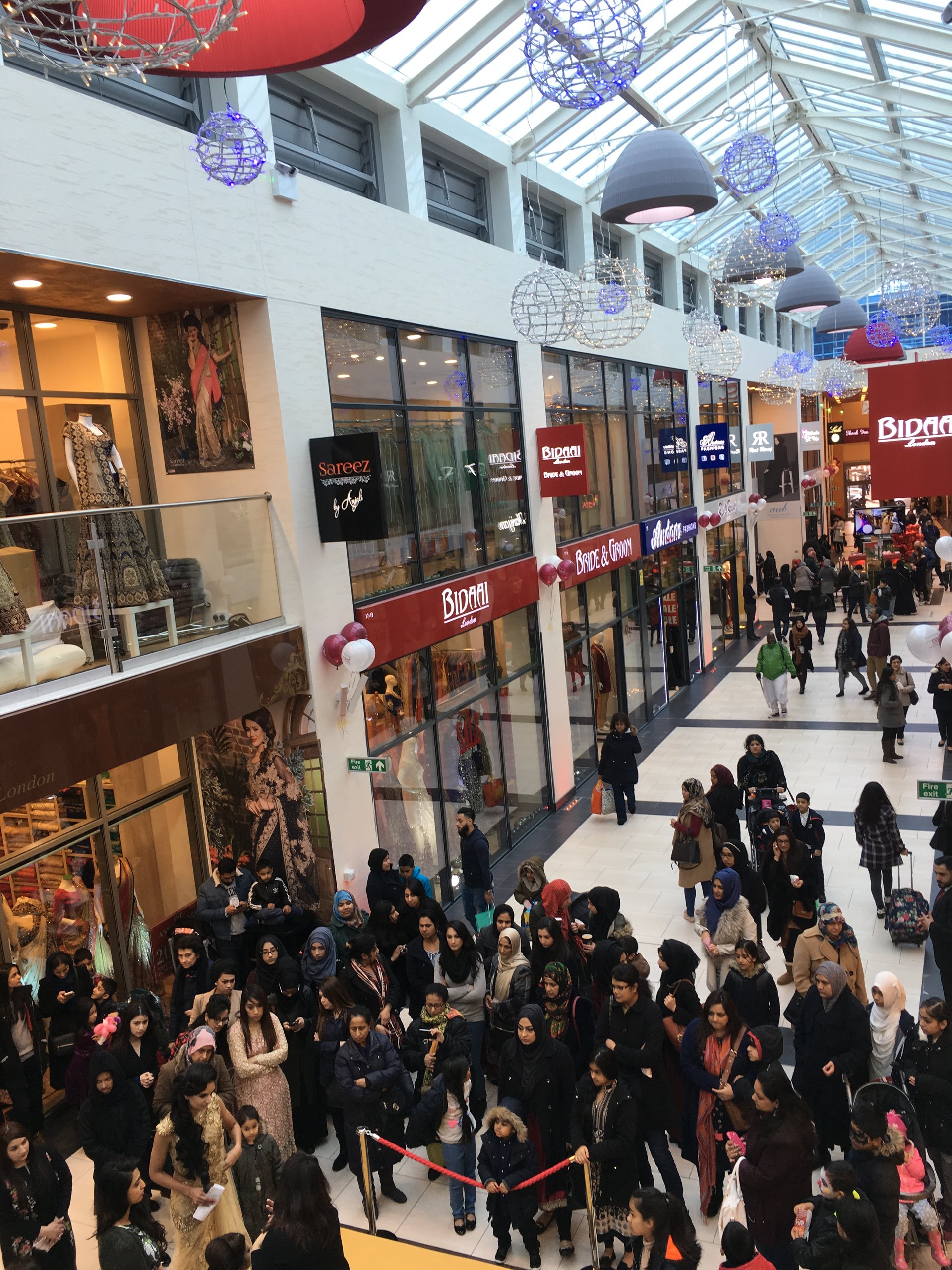 Lucky Shopping Center