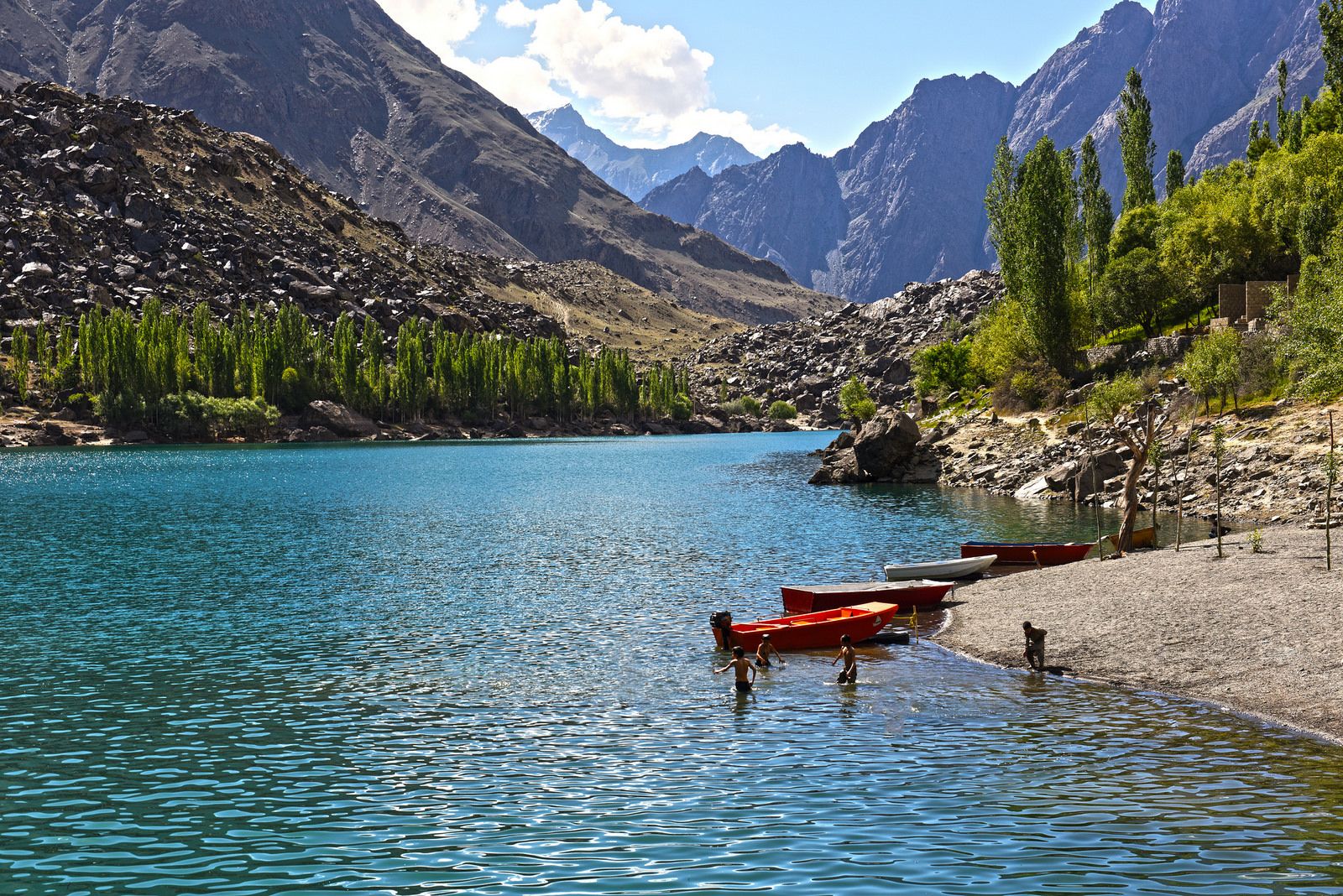 Upper Kachura Lake