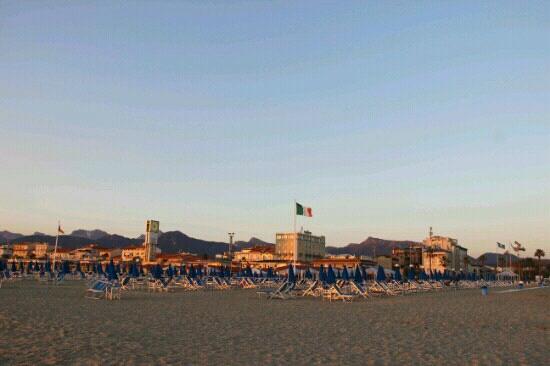 Il Pellicano - Centro Commerciale Naturale Viareggio
