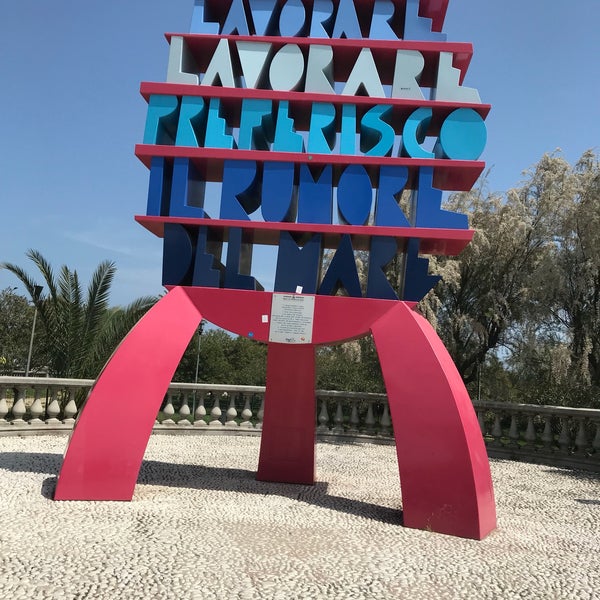 Lavorare, lavorare, lavorare preferisco il rumore del mare
