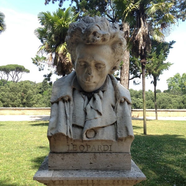 Statua di Giacomo Leopardi