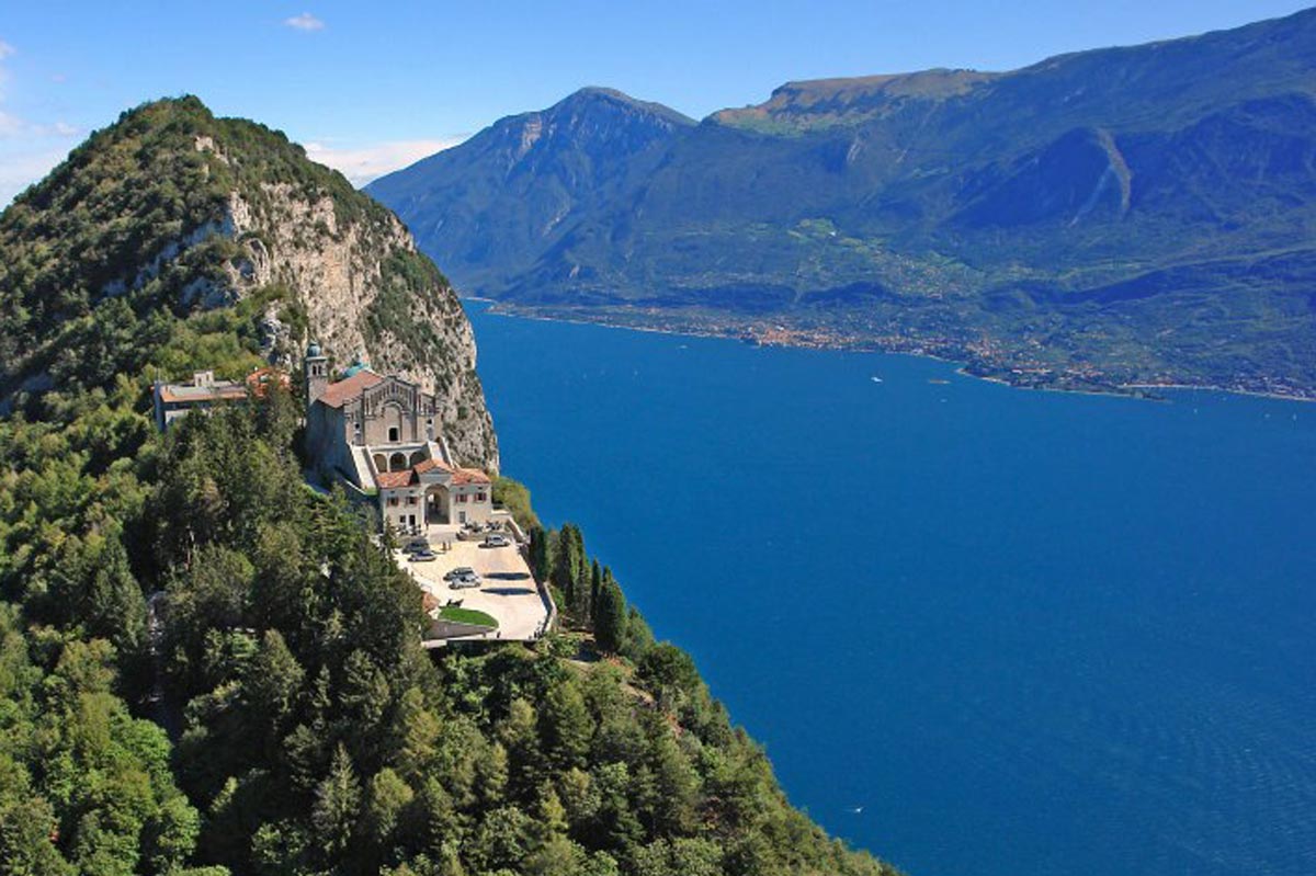 Il Santuario di Montecastello