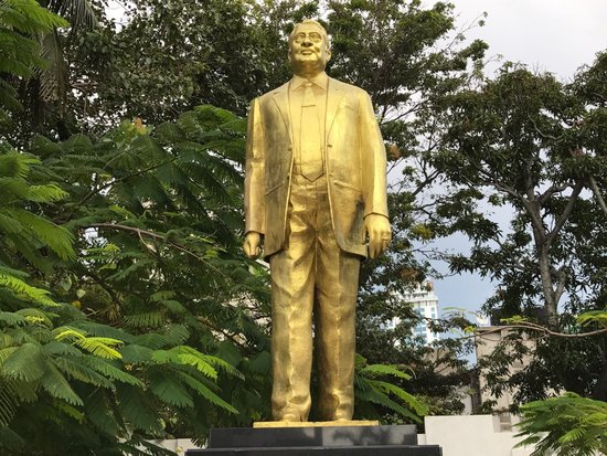 N .M. Perera Statue